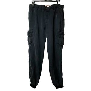 Forever 21 solid Black Skinny Cargo Style Pants M